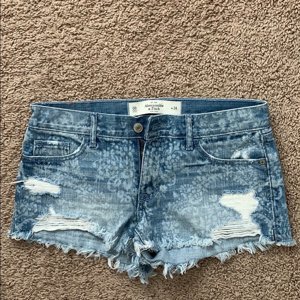 Abercrombie & Fitch light blue jean shorts 00/24